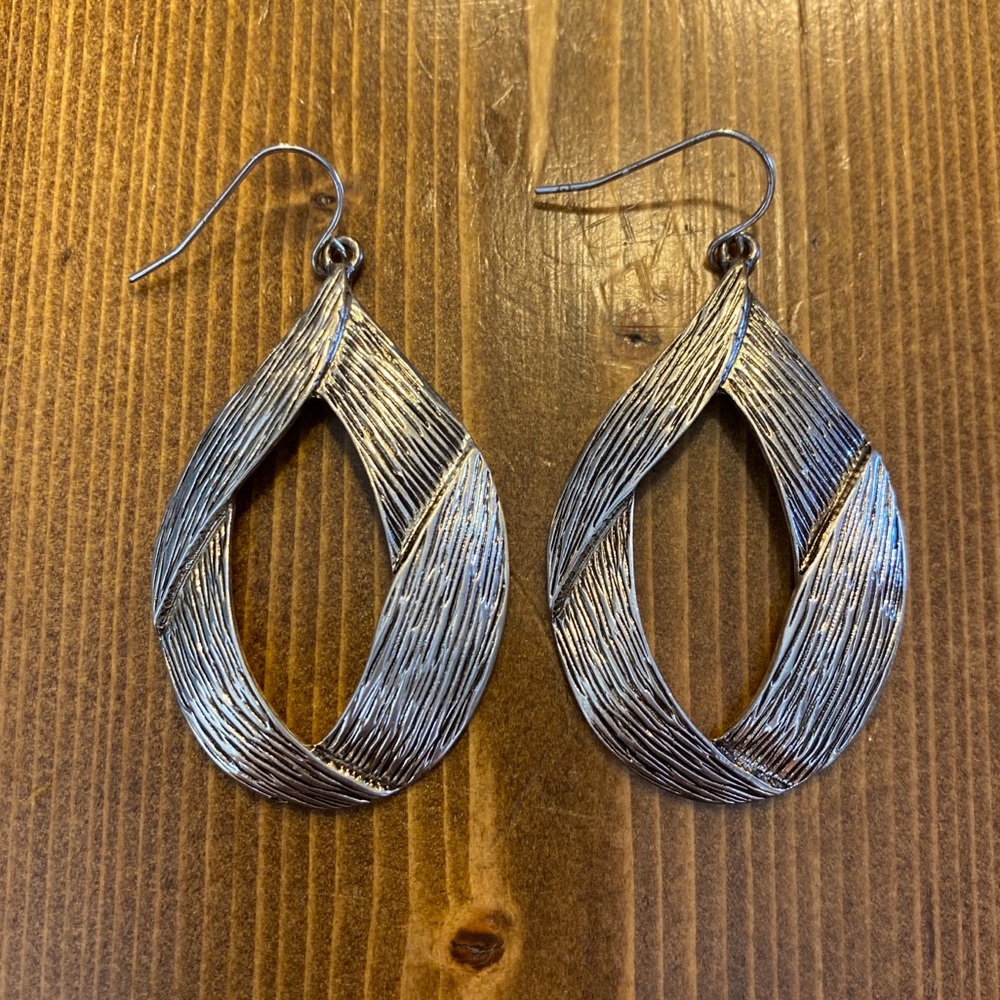 Authentic Premier Designs Teardrop Earrings
